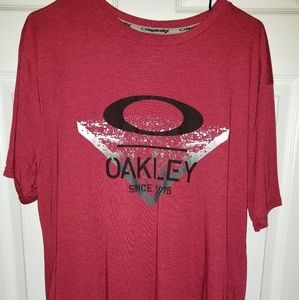 Men's NWOT XL Oakley Tshirt